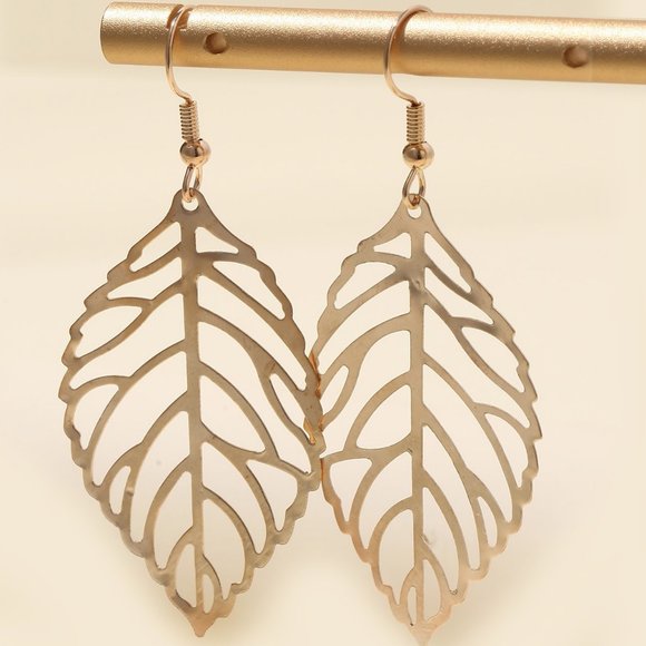 Laser Cut Leaf Dangle Earrings Goldtone  3A2 - Picture 2 of 4